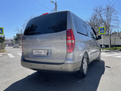 Hyundai H-1 8-9 мест