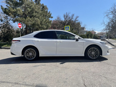 Toyota Camry V70